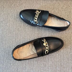 Studio 1866 Chic Black Loafers with Gold Chain Accent